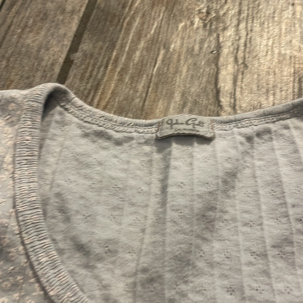 Brandy Melville Ribbed Crop Button Down Shirt - Picture 2 of 3